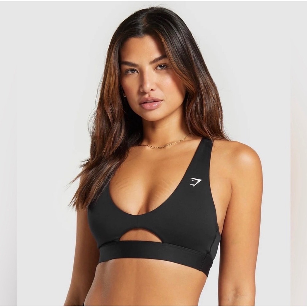 Gymshark Peek-a-Boo Sports Bra V Neck with Cut Out Size Small Black Women